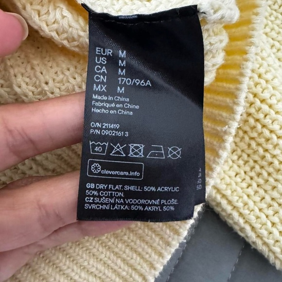 H&M Divided Butter Yellow Women's Knit Cropped Cardigan - Picture 4 of 7